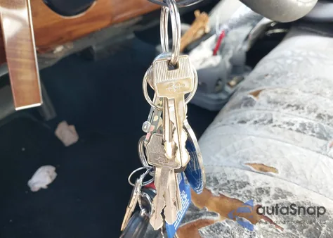 1989 Lincoln Town Car z USA, uszkodzony, nr VIN 1LNBM81FXKY812677